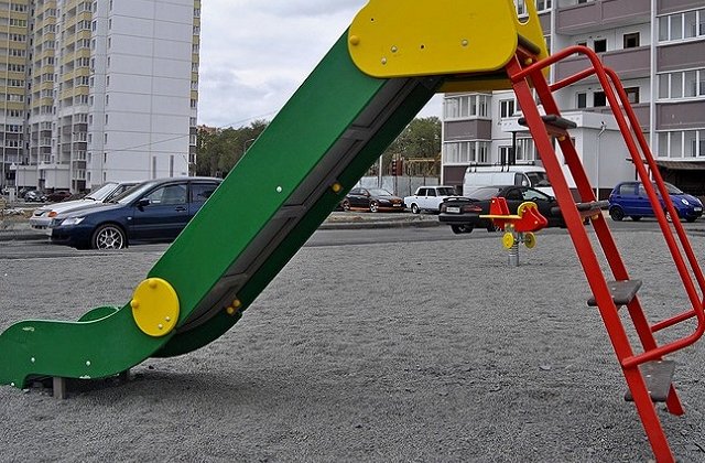 Un copil de 3 ani s-a spanzurat din greseala