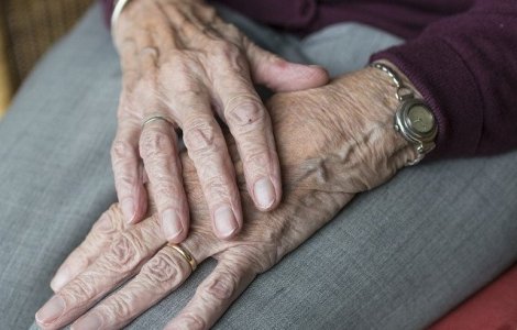 Covasna: Batrana suspectata ca si-ar fi ingropat de viu stranepotul este cercetata pentru omor