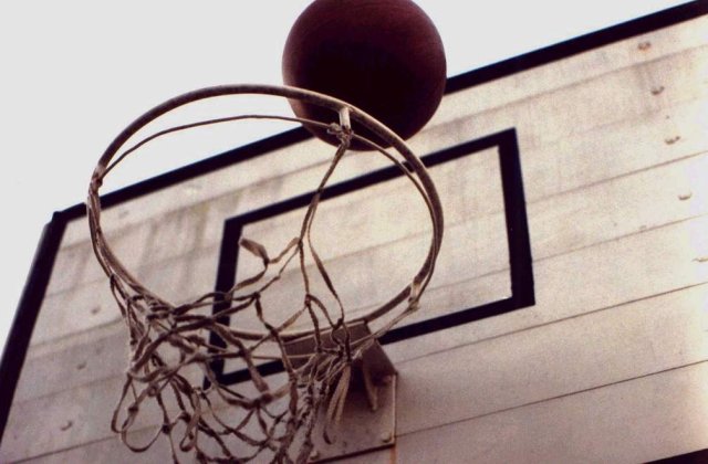 Mingea de baschet care a adus titlul la Cluj, furata pentru recompensa