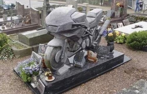  Top  Din viata de dincolo: Cele mai haioase pietre de mormant