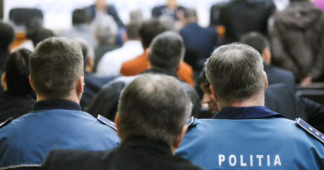  Video  Politistii, in strada pentru salarii