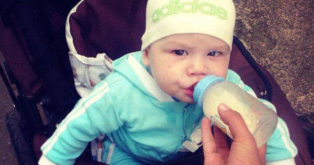 Un bebelus a murit dupa ce a fost lasat singur in casa o saptamana de mama sa