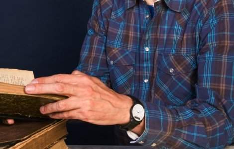 Fost profesor de istorie din Capitala, retinut pentru pornografie infantila si act sexual cu un minor