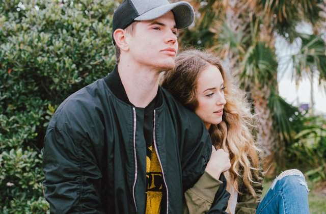 4 semne ca partenerul NU te mai iubeste (+4 moduri in care sa te detasezi)