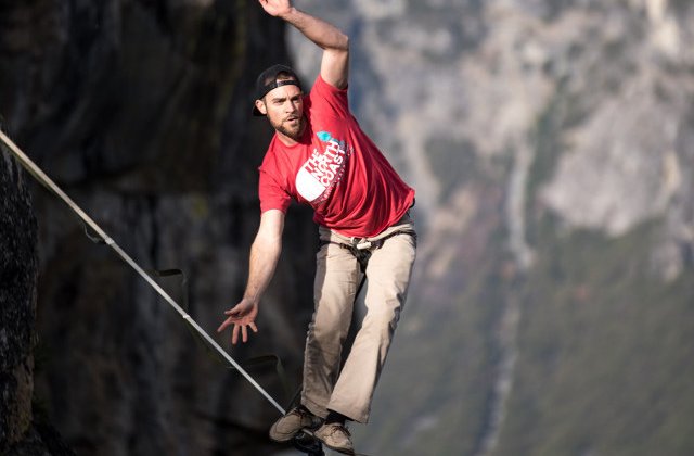 10 oameni care au riscat prea mult pentru o fotografie. A meritat efortul?