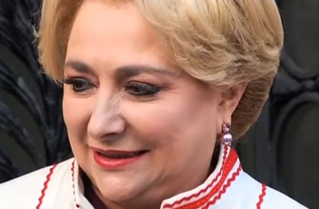 Platforma Romania 100: Steagul UE, inlaturat din fotografia de grup a guvernului Dancila/ FOTO