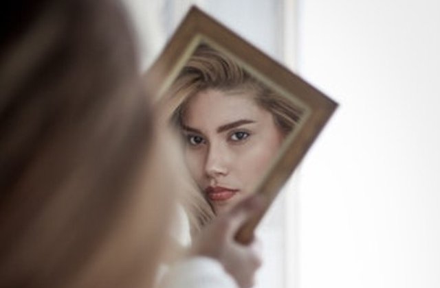 Recomandarile dermatologilor pentru un ten impecabil: 6 produse pe care sa NU le mai folosesti