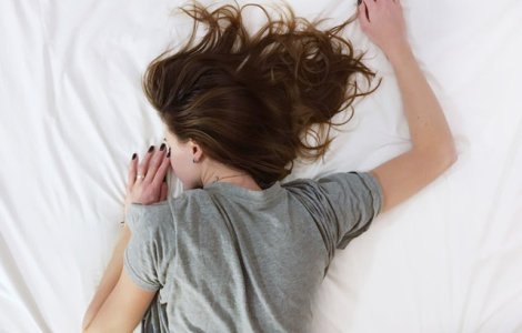  Top  Te simti obosit desi dormi mai mult de 8 ore? 5 cauze posibile