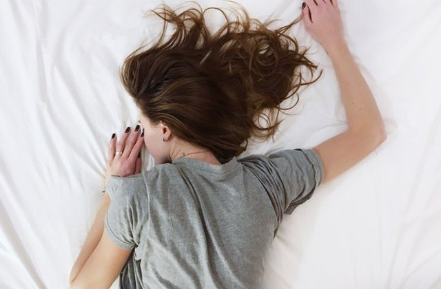 Te simti obosit desi dormi mai mult de 8 ore? 5 cauze posibile