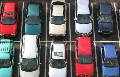 INS: Afacerile din comertul auto, in scadere