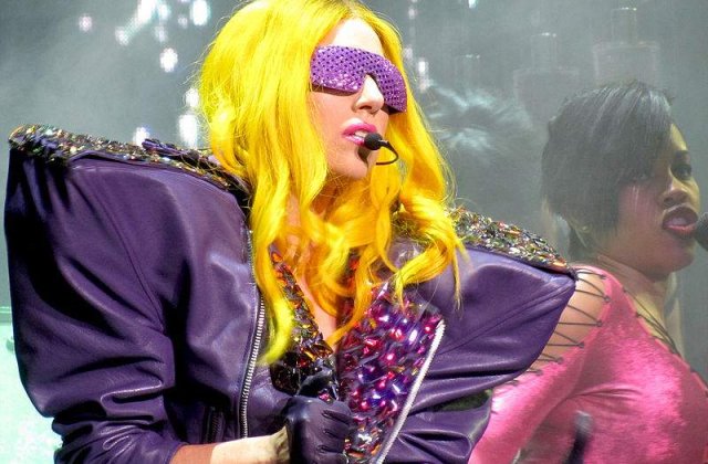 [FOTO] Lady Gaga, dezbracata la Fashion Awards