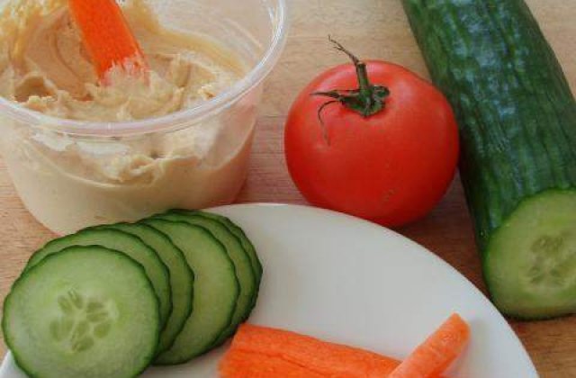 Boc: Consumul castravetilor nu este un pericol