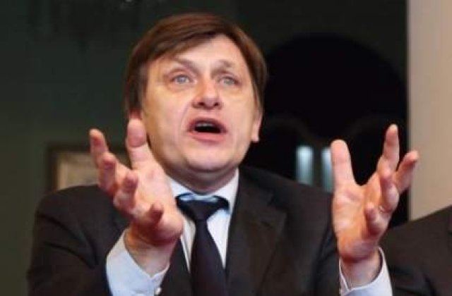 Glumele lui Antonecu: Oare Boc gandeste totul si Basescu e marioneta lui?
