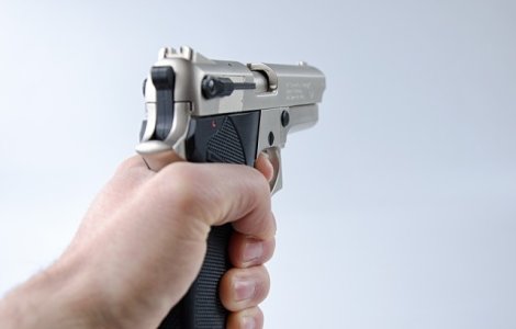 Atac armat asupra unor migranti intr-un oras din Italia