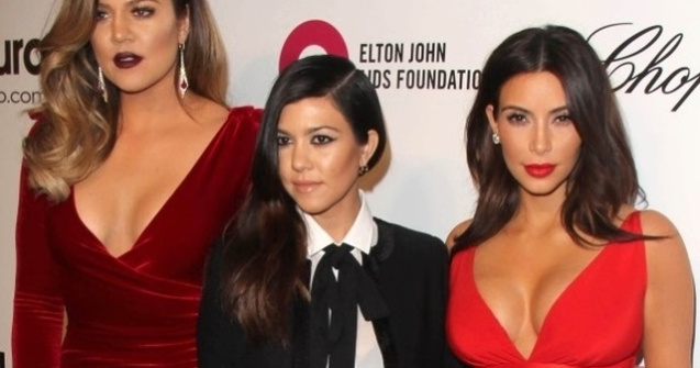  Top  10+ tinute ale surorilor Kardashian care au atras privirile tuturor