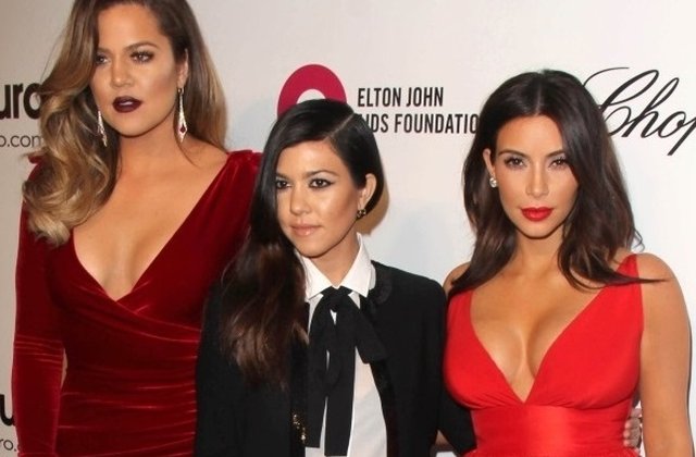 10+ tinute ale surorilor Kardashian care au atras privirile tuturor
