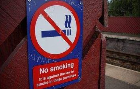 Este oficial: Fumatul, interzis in spatii publice