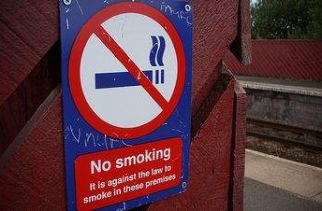 Este oficial: Fumatul, interzis in spatii publice