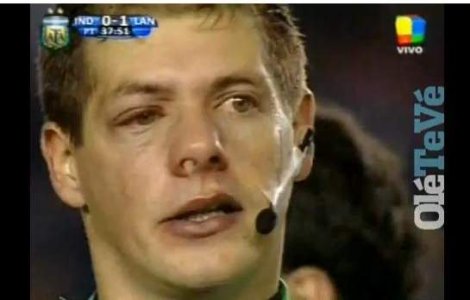  Video  Arbitru lovit in figura de minge? KO!