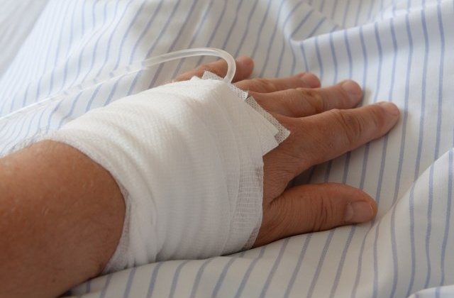 Copilul din Oradea pe care medicii l-au externat, desi era in stare grava, internat in Bucuresti