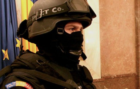 Retea de proxeneti, destructurata de procurorii din Timisoara. Racolau victime dintr-un centru de plasament