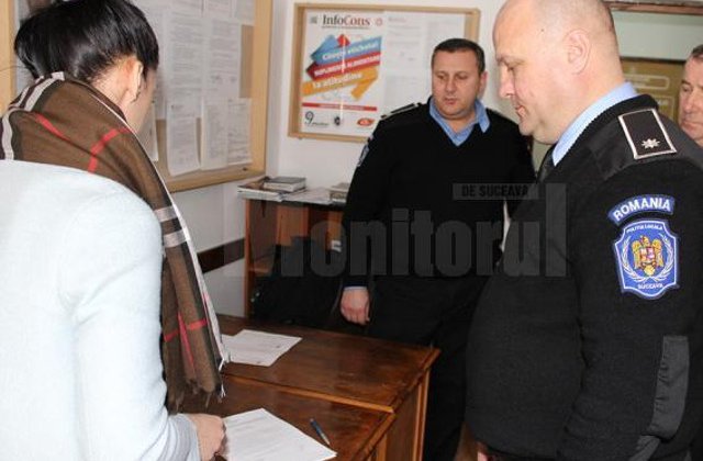 Un batran de 74 de ani a gasit un teanc de bani si i-a predat celui mai apropiat politist