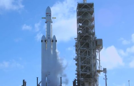 Falcon Heavy, cea mai puternica racheta din lume, lansata cu succes/ VIDEO