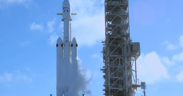 Falcon Heavy, cea mai puternica racheta din lume, lansata cu succes/ VIDEO