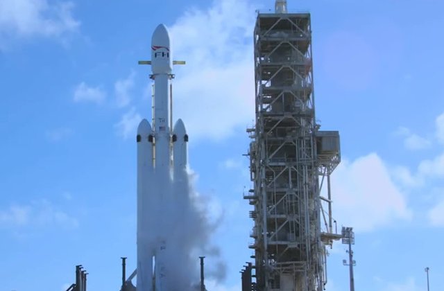 Falcon Heavy, cea mai puternica racheta din lume, lansata cu succes/ VIDEO