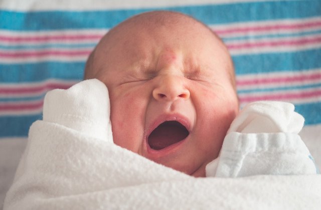 O fetita de 11 ani a nascut copilul fratelui ei