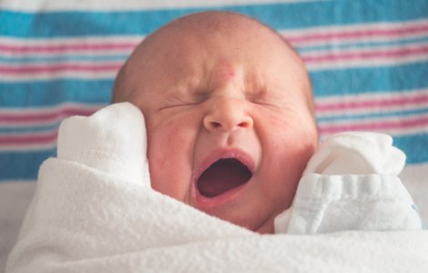 O fetita de 11 ani a nascut copilul fratelui ei