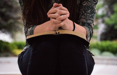 Secta religioasa, suspectata de sclavie, trafic de persoane si spalare de bani