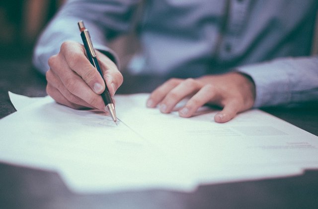 Directorul Companiei Nationale Aeroporturi Bucuresti si-a dat demisia