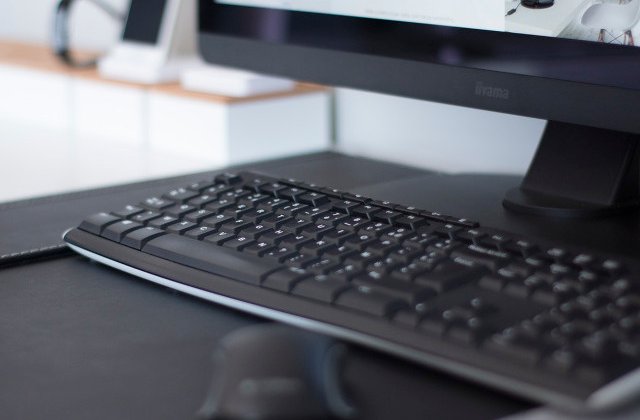 Motivul pentru care un primar din Gorj a "confiscat" calculatoarele angajatelor