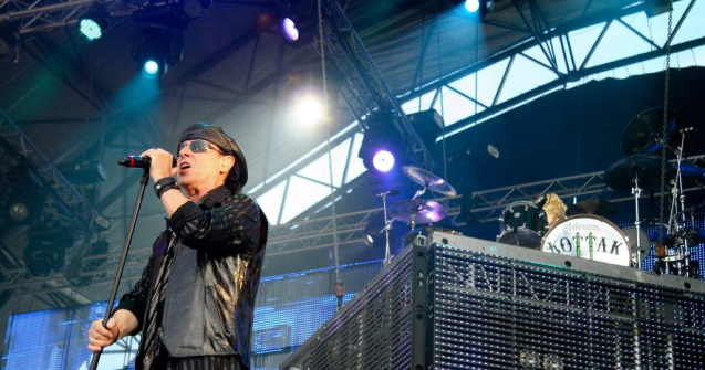  Top  FOTO/VIDEO: Nebunia Scorpions: Adio "Wind of Change"
