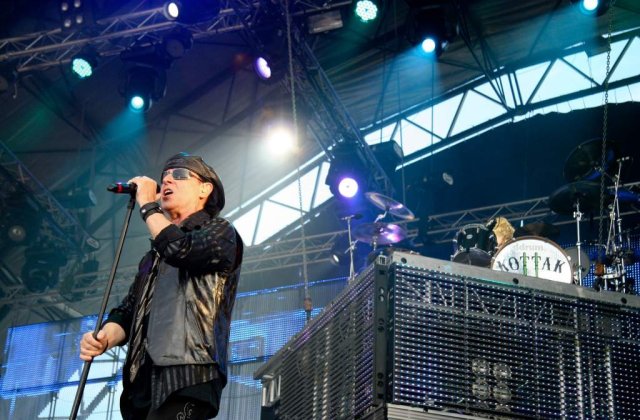 FOTO/VIDEO: Nebunia Scorpions: Adio "Wind of Change"