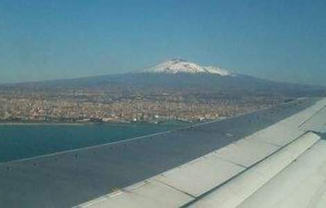  Video  Expertii insista: Inchideti telefoanele pe timpul zborului