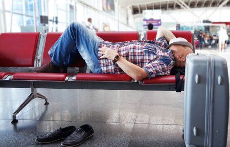  Top  Mesaje trasnite de bun venit, pasageri adormiti si... un paun! Cele mai amuzante 9 imagini de pe aeroporturi