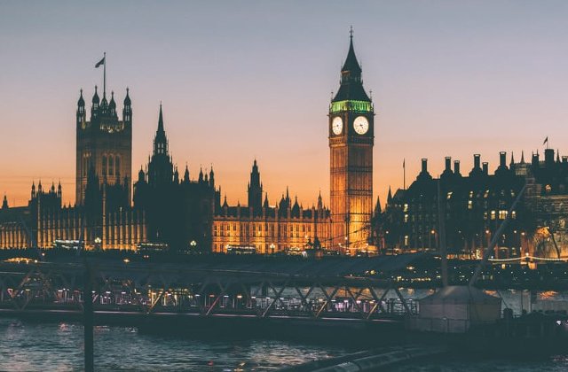 Romani, tinuti sclavie in Marea Britanie. Oficial: "Cea mai mare operatiune in care am fost implicati"