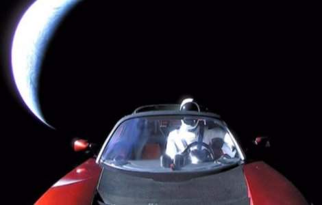 Elon Musk a publicat ultima imagine cu Starman si Tesla in spatiu