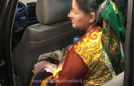 O femeie a incercat sa treaca frontiera cu bebelusul ascuns sub fusta
