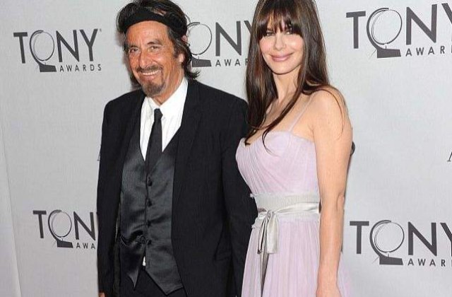 Al Pacino are iubita cu 40 de ani mai tanara