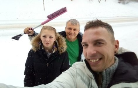 Un barbat si-a gasit tatal natural pe internet, dupa 25 de ani