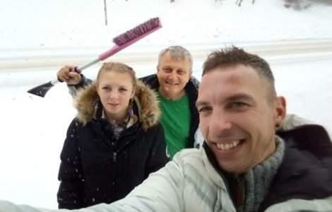 Un barbat si-a gasit tatal natural pe internet, dupa 25 de ani