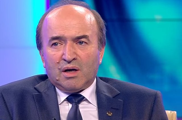 Tudorel Toader se va intoarce mai repede in tara