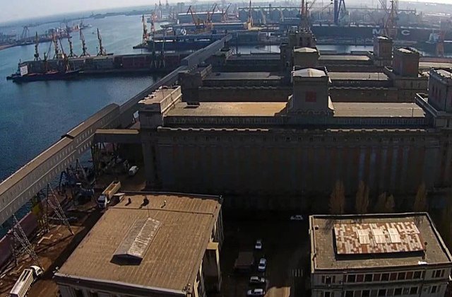 Tanc petrolier remorcat din largul Marii Negre, dupa o coliziune cu o alta nava