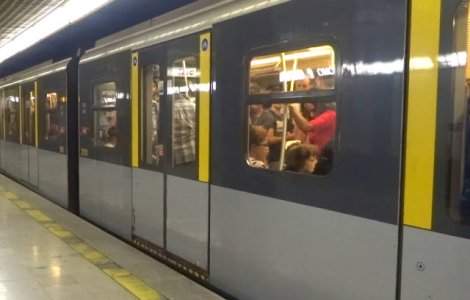 Un copil de 2 ani a fost salvat de pe sinele metroului din Milano / VIDEO