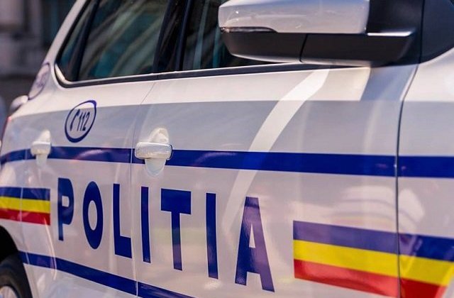 Doi politisti din Galati au fost batuti de trei barbati care faceau gratar pe trotuar