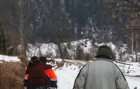 O pacienta a fost carata in spate de medici pentru ca ambulanta nu a putut ajunge la locuinta ei