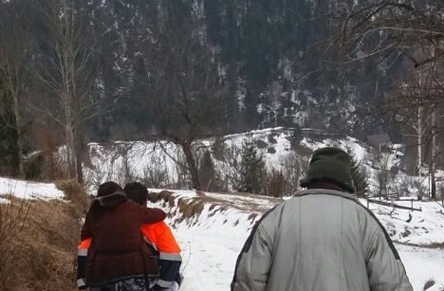 O pacienta a fost carata in spate de medici pentru ca ambulanta nu a putut ajunge la locuinta ei